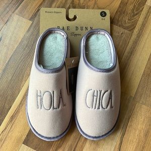 NWT Rae Dunn HOLA. CHICA. Women’s Slippers Small (5-6)
